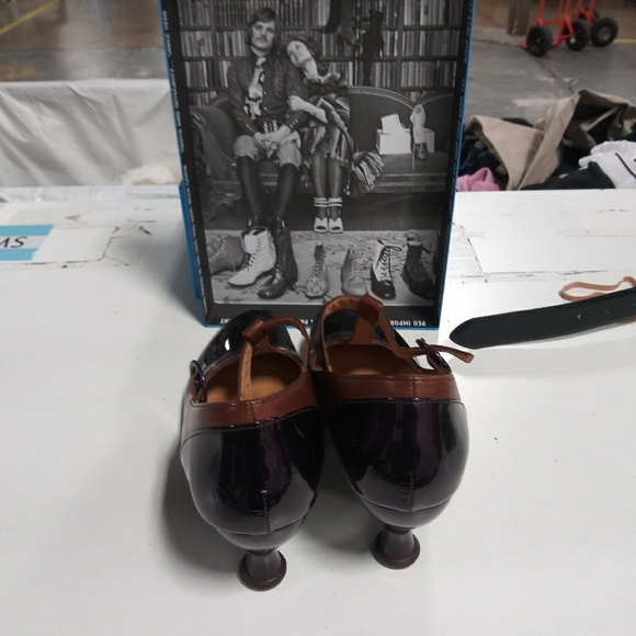 JOHN FLUEVOG BELLEVUE T-STRAP - Picture 3 of 8